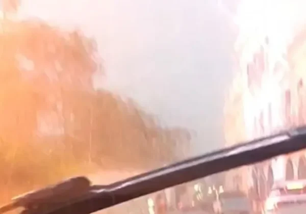 Impactante rayo en el centro de Salta